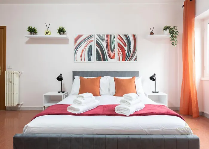 Apartamento Domvs Clavdia - 7min To Colosseum By Metro, Station Under Apt, Roma, 6pax, A-c