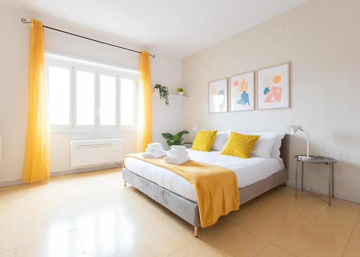 Domvs Clavdia - 7min To Colosseum By Metro, Station Under Apt, Roma, 6pax, A-c