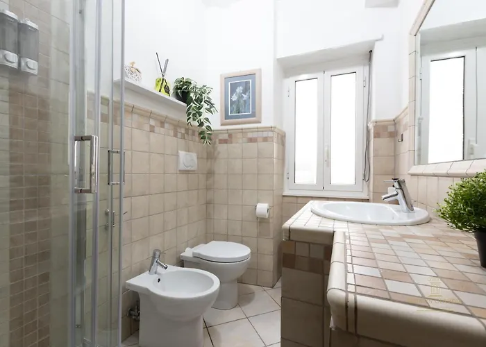 Domvs Clavdia - 7min To Colosseum By Metro, Station Under Apt, Roma, 6pax, A-c Roma