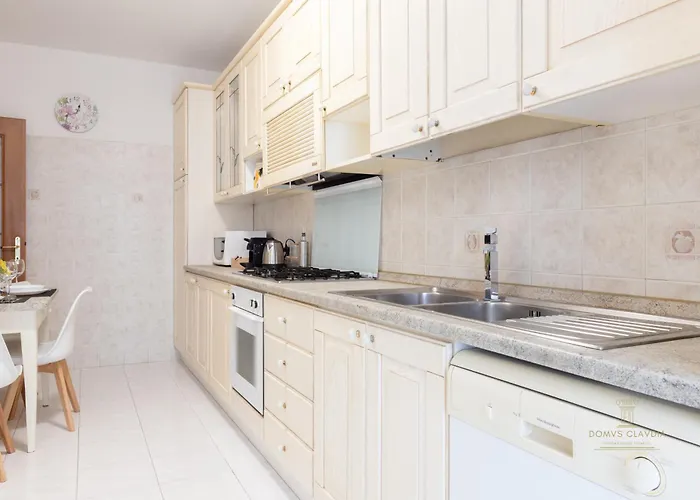 Domvs Clavdia - 7min To Colosseum By Metro, Station Under Apt, Roma, 6pax, A-c * Roma