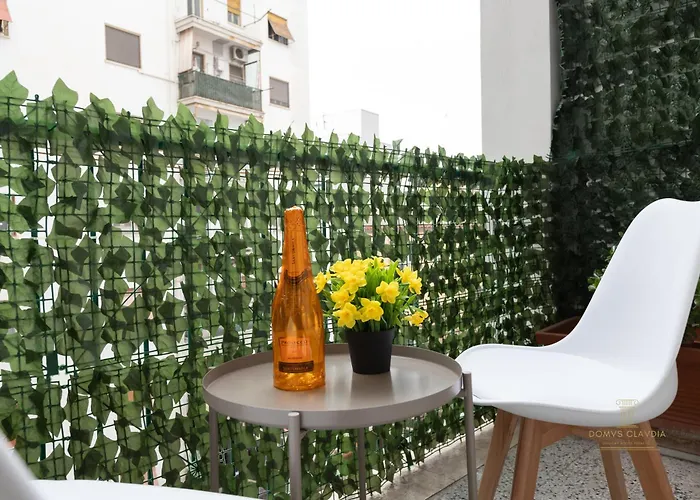 Domvs Clavdia - 7min To Colosseum By Metro, Station Under Apt, Roma, 6pax, A-c