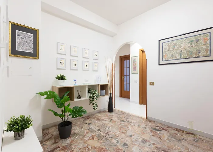 Apartamento Domvs Clavdia - 7min To Colosseum By Metro, Station Under Apt, Roma, 6pax, A-c